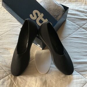 SAS New in box, size 11M women’s shoes, Bliss Black